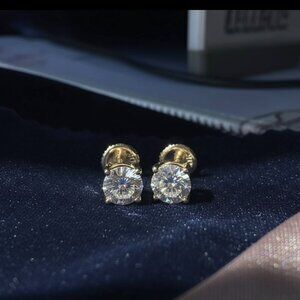 IGI Certified 1.16ct VVS1 Diamond Studs in 9K Gold – Gift Ready